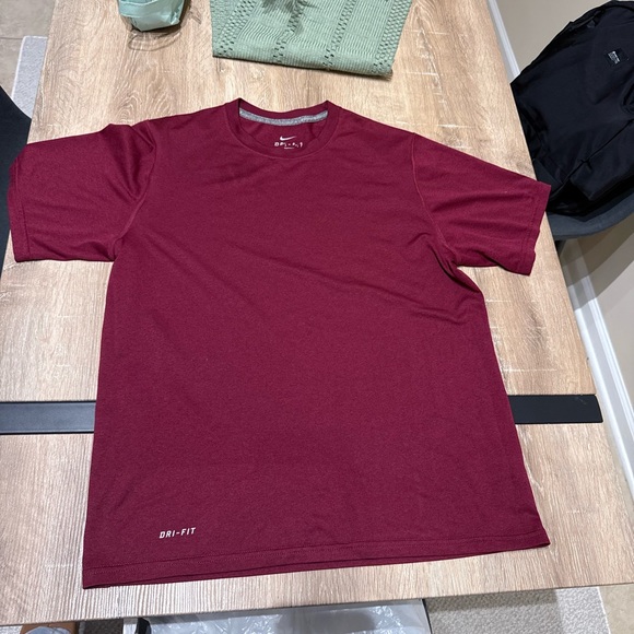 Nike Men's Short Sleeve Burgundy Tee - Picture 1 of 3